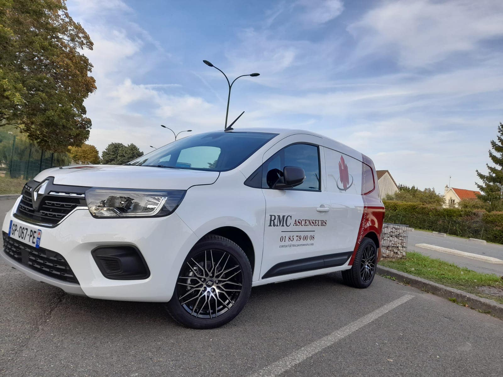 Camionnette RMC Ascenseurs — Renault Kangoo